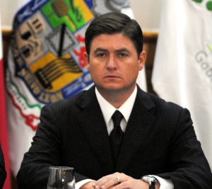 El gobernador de Nuevo León dice que es sospechoso que el dueño del Casino RED se haya amparado contra cualquier orden de presentación, detención o arraigo.