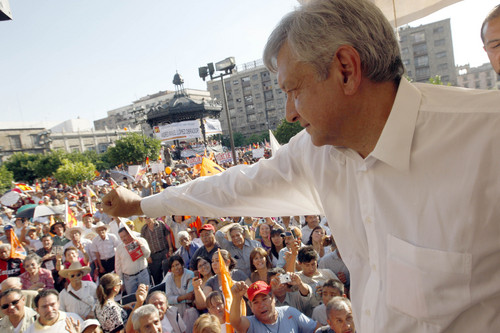 Intervención. Andrés Manuel López Obrador inició su gira en Estados Unidos y le contestó a Perry, gobernador de Texas. 