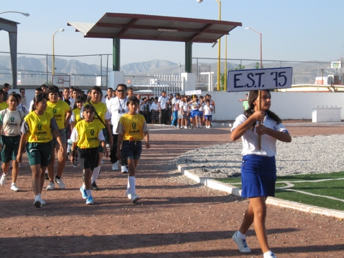Más de 40 equipos toman parte en el Torneo Intersecundarias Técnicas de futbol, el cual fue inaugurado ayer en la EST No. 77 de esta ciudad. En marcha el Intersecundarias Técnicas de Futbol