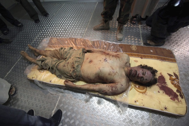 Amnistía explicó que la muerte ayer del exlíder libio podría constituir un crimen de guerra si se demuestra que fue asesinado durante su cautiverio.