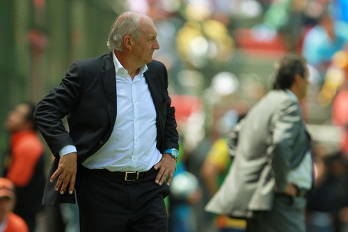 Héctor Hugo Eugui dejó de ser el técnico del Toluca ayer jueves tras la ausencia de los Diablos Rojos de la Liguilla del Torneo Apertura 2011. (Jam Media)