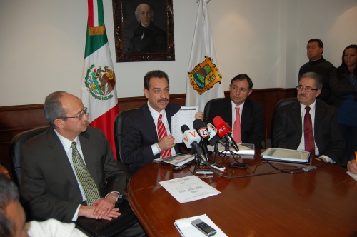 Comparecen. Ayer comparecieron los secretarios del gobierno estatal, los cuales no pudieron explicar en qué se invirtió el total del monto de la deuda en Coahuila.