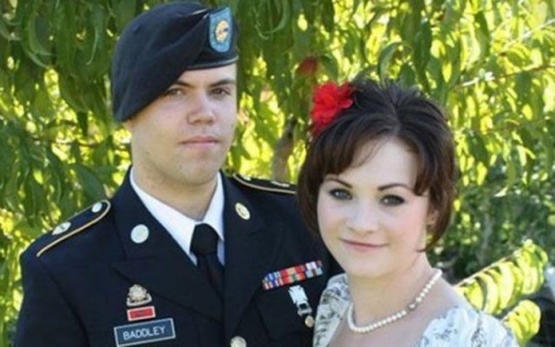 Alyse Braddley de 21 años vendía a su esposo veterano de guerra que desde su regreso de Afganistán sólo jugaba en la PS3.