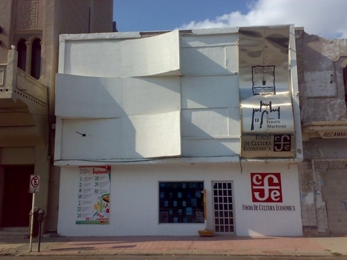 El adiós. Con una venta de liquidación la Librería del Fondo de Cultura Económica y el Cafecito del Fondo del Teatro Isauro Martínez, cerrará sus puertas de manera definitiva , tras más de nueve años. 