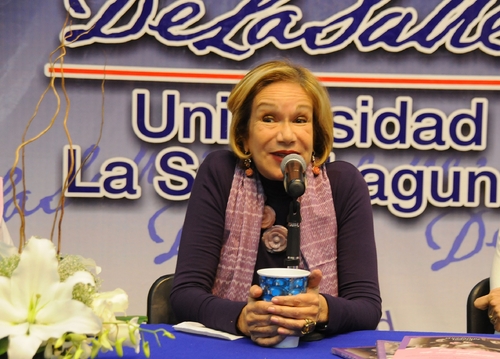 Presenta Guadalupe Loaeza su nuevo libro