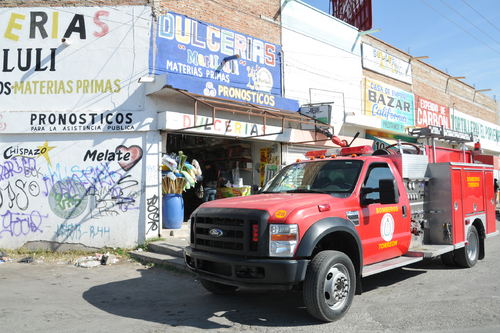 AL rescate. Los elementos del Cuerpo de Bomberos de la estación Oriente lograron controlar el fuego. 