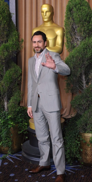 El actor mexicano Demián Bichir, nominado al Oscar como Mejor Actor por su papel protagónico en la producción independiente 'A better life', indicó que la película ha cambiado la manera de pensar entre los estadunidenses sobre el tema migratorio.