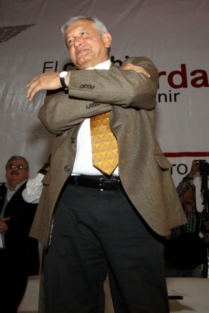 Andrés Manuel López Obrador continuará su precampaña por San Luis Potosí. Estará en Xilitla, Aquismón y Ébano. 