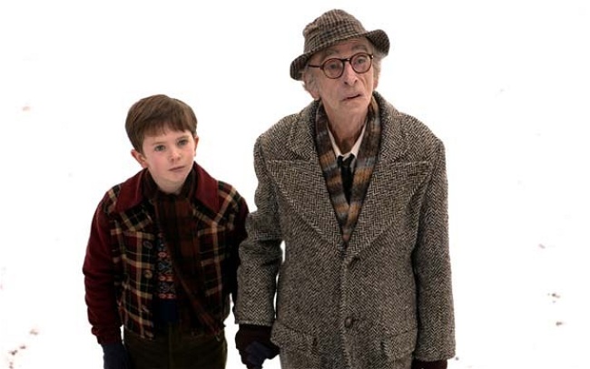 En 2005, interpretó al abuelo acompañante de Charlie Bucket en el reino de golosinas de Willi Wonka.