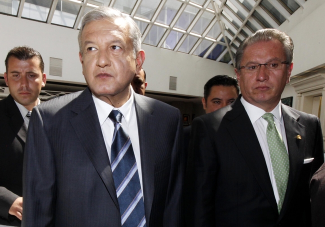 López Obrador. Imagen durante una reunión con integrantes de la Confederación Patronal de la República Mexicana, del aspirante a la Presidencia de la República por los partidos de izquierda.