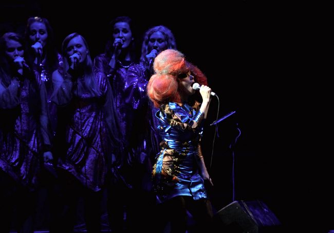 La cantautora islandesa cimbra el Nicho de la Música ante los miles de
fanáticos que disfrutaron de uno de los mejores conciertos de este encuentro.