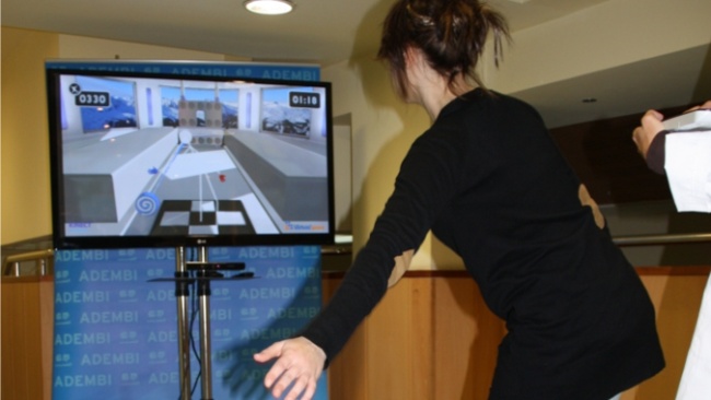 Mediante este sistema de captura de movimiento de Kinect, los pacientes pueden ejercitar diferentes partes del cuerpo sin necesidad de ningún dispositivo o controlador. 