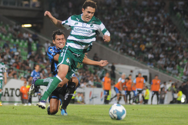 Hérculez Gómez entró en la historia del club lagunero al anotar anoche el gol 1,400 en la historia albiverde.  (Jesús Galindo)