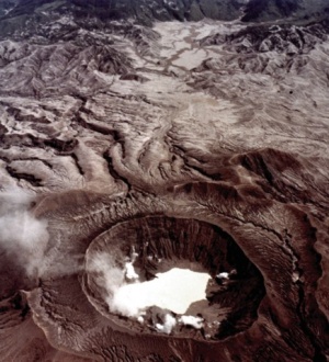 Vista áerea del volcán Chichonal a siete meses de su erupción. ARCHIVO