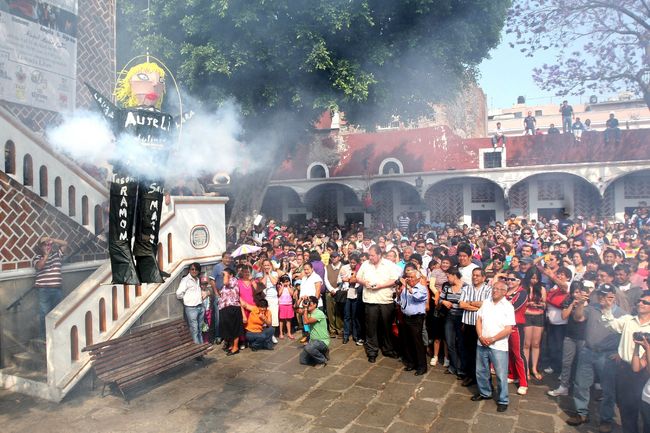 Quema de Judas. Artesanos del Barrio del Artista celebraron el Sábado de Gloria con la tradicional quema de Judas, la cual simboliza la traición de Judas a Cristo.