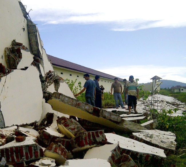 La Semar, a través de su Centro de Alerta Tsunami, descartó que se genere un fenómeno de esa naturaleza en costas del Pacífico Mexicano.