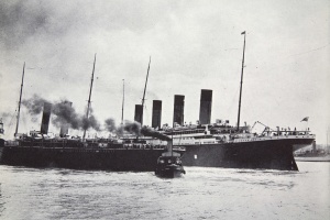 Fotografía del Titanic, el buque de vapor más grande y lujoso de su época.