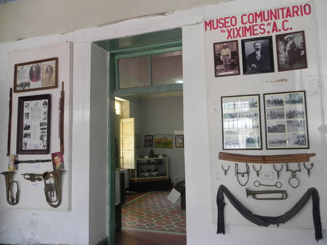 Robo. En este muro se exhibían las tres espadas y la cartuchera, que junto a las pistolas, la carabina y la escopeta  fueron robadas del museo Xiximes. 