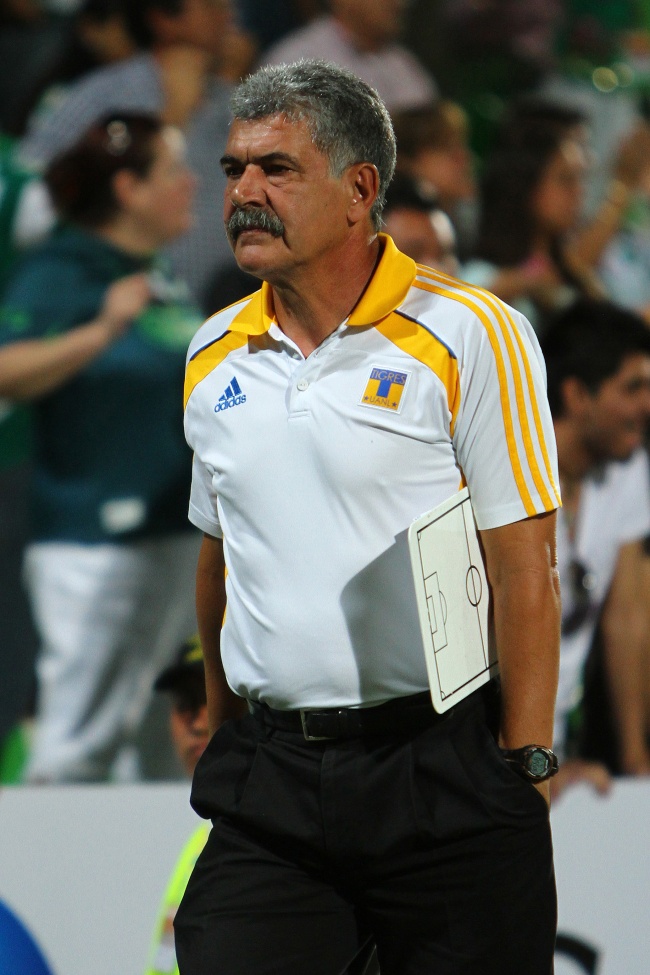 El brasileño Ricardo Ferretti, director técnico del Tigres mexicano, declaró hoy buscará repetir el título en el fútbol mexicano que alcanzaron en el Apertura 2011 .