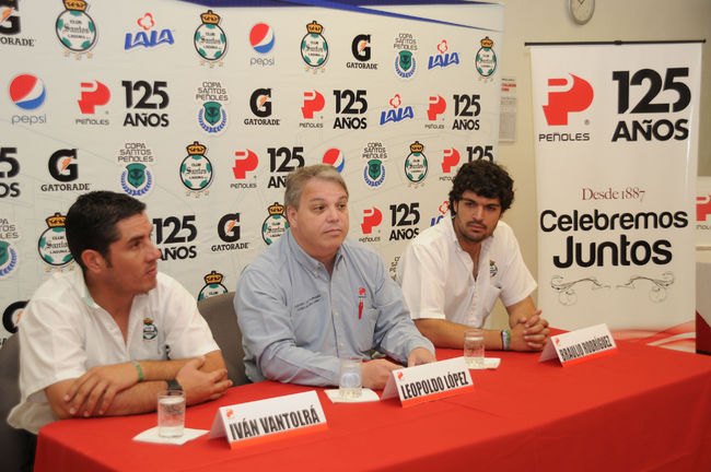 Ayer fue presentada la Copa Santos Peñoles '125 equipos, 125 años' , que tendrá lugar del viernes 11 al martes 15 de mayo. (Foto de Jesús Galindo.) 