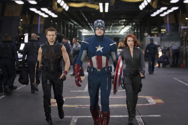 La película 'The Avengers' logra un récord en recaudación en taquilla con 200 millones de dólares en su primera semana en las salas de EU y Canadá.