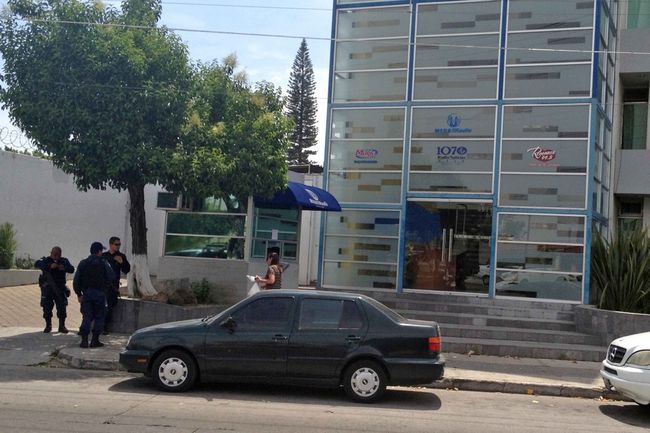 Violencia. Sujetos armados asaltaron las oficinas de Megaradio Guadalajara. (El Universal)
