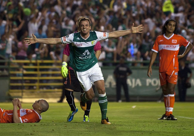 Los Panzas Verdes del León derrotaron 5-0 la noche de ayer a los Correcaminos de la Universidad Autónoma de Tamaulipas, por lo cual se coronaron campeones de la temporada 2011-2012 de la Liga de Ascenso. (Jam Media)