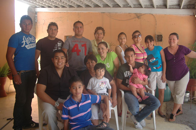 Tradición. Los domingos todos los familiares de Oribe Peralta se reúnen para platicar sobre sus vidas.