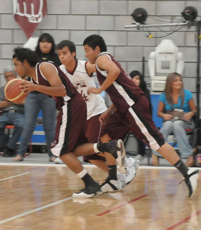 Mañana concluirá la cuarta edición de la Copa de Basquetbol 'Osos UANE' con los juegos de la gran final de la categoría Mayor varonil y femenil. (Archivo)