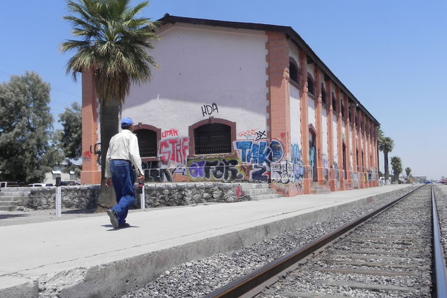 Abandonada. Hasta se han elaborado proyectos arquitectónicos para que la antigua estación sea aprovechada como museo o centro cultural, pero no han prosperado.