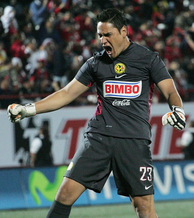 El portero del América tardará unos 15    días en volver a practicar el futbol, luego de su accidente de auto.