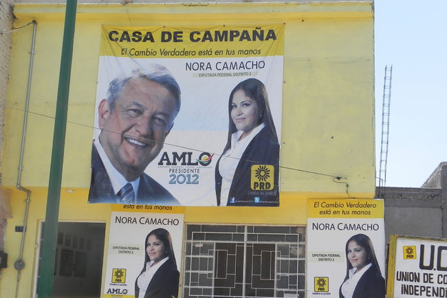 Se la llevan. También ha desaparecido la propaganda del PRD.