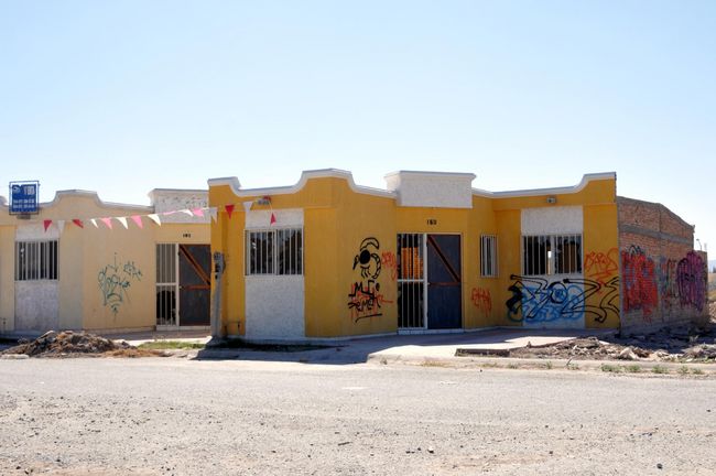 Subasta. En Torreón el Infonavit reporta 3,537 casas abandonadas, las cuales serán subastadas, de un universo de 45 mil viviendas a nivel nacional. (ARCHIVO)