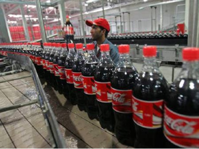 La planta de Coca Cola que opera la firma mexicana Femsa en Argentina fue clausurada hoy después de probarse que tiraba desechos tóxicos que podrían ser cancerígenos. (Archivo)