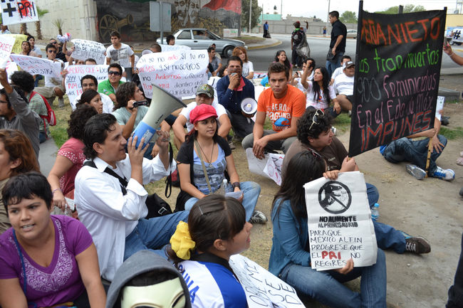 Se manifestarán. Miembros de #YoSoy132 Laguna se manifestarán hoy contra Enrique Peña Nieto de forma pacífica.