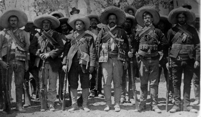 El origen. 'Los rollos perdidos de Pancho Villa' (2003), es el primero de varios documentales en el que se narra, en primera persona, la búsqueda de una película completa sobre la vida del general Pancho Villa. (CORTESÍA)