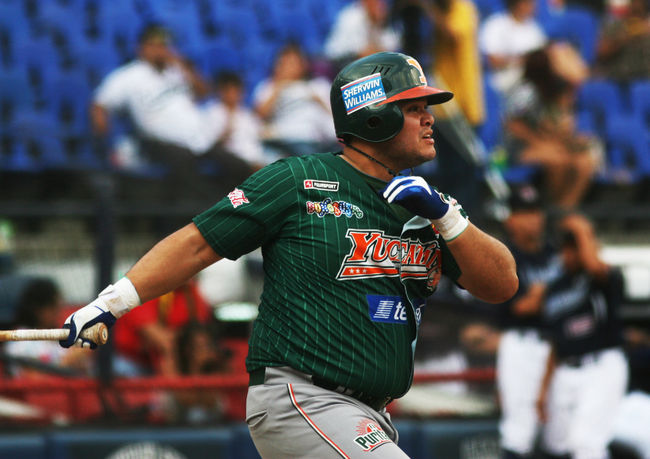 Presentan los Leones de Yucatán a Fernando Valenzuela Jr.