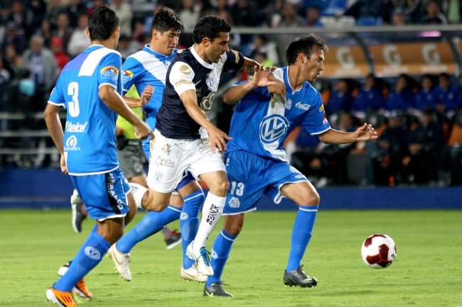 Pachuca venció a Puebla con gol de Nery Castillo. (Notimex)