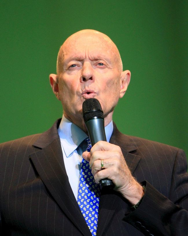 Reconocido. Stephen Covey vendió más de 25 millones de copias en el mundo del mencionado texto motivacional. (ARCHIVO)