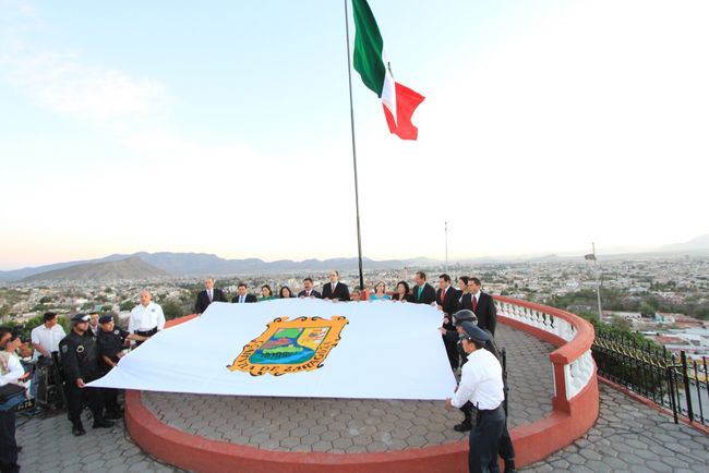 Aniversario. Funcionarios de Saltillo cantaron el himno de Coahuila durante el festejo.