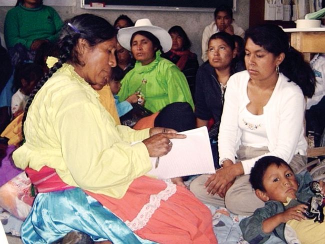 En riesgo. De acuerdo con las estadísticas, de cada dos indígenas otomíes que viven en el estado de Querétaro, solamente uno practica su lengua materna, por lo que enfrenta el riesgo de su extinción.