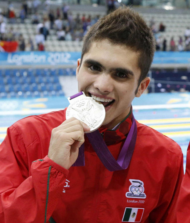 Iván García tras recibir la medalla de plata en Londres 2012. (Notimex)