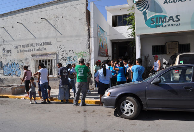 Queja. Vecinos de ejidos y colonias de Matamoros piden a las autoridades resolver el problema de falta de agua en la red y luego cobrarla. 