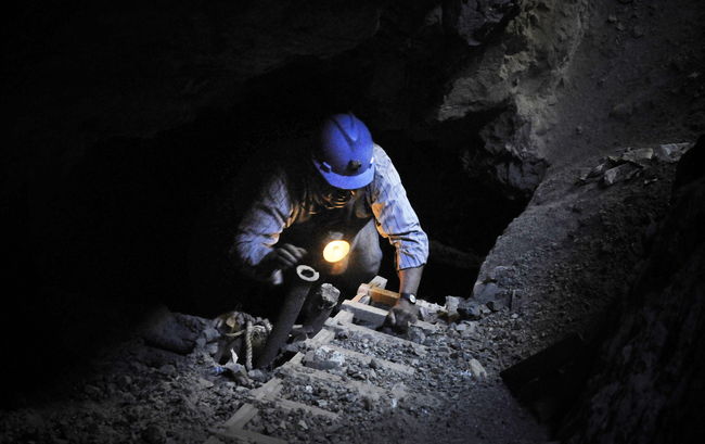 Revisión. Inspeccionarán los pocitos que sean irregulares o que representen un peligro para los mineros.