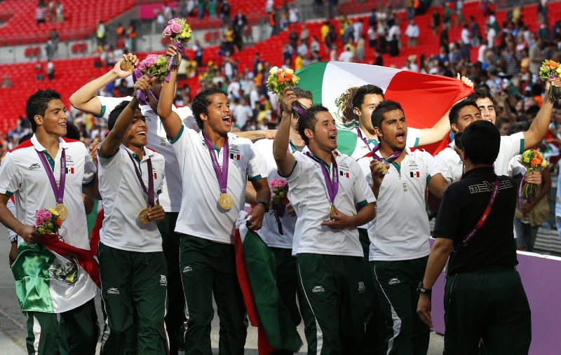Himno Nacional Mexicano estremece Wembley