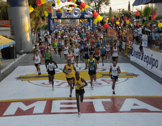 Una verdadera fiesta se espera para el próximo domingo 26 de agosto, cuando se celebre la undécima edición de la Gran Carrera Nacional 10 K Grupo SIMSA, con salida y meta frente al Bosque Venustiano Carranza. (Archivo)