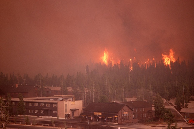 Fotografía del incendio fechada el 7 de septiembre de 1988. INTERNET