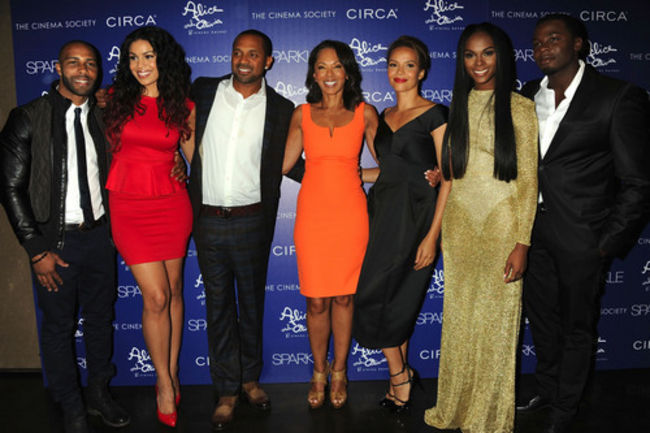 
Asisten. El elenco de la cinta Sparkle lucieron en la alfombra roja en el estreno de la película.