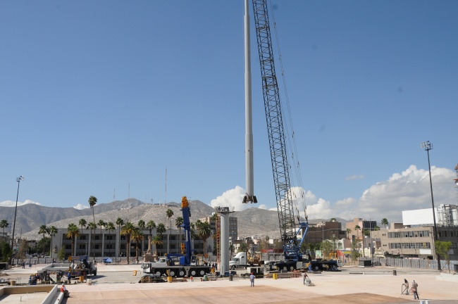 Queda instalada asta bandera en la Gran Plaza