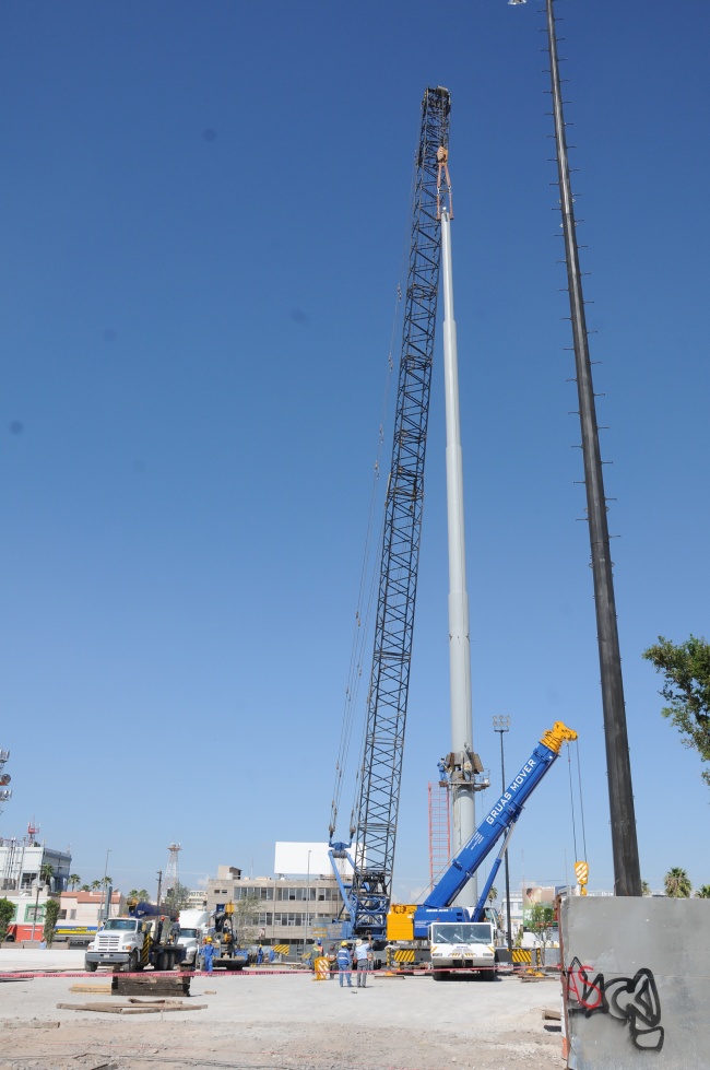 Queda instalada asta bandera en la Gran Plaza